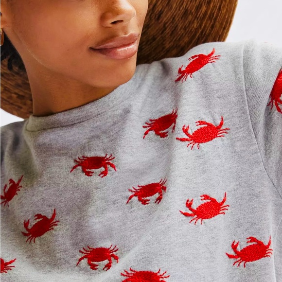 Maeve Tops - MAEVE Gray Tee with Red Crab Design